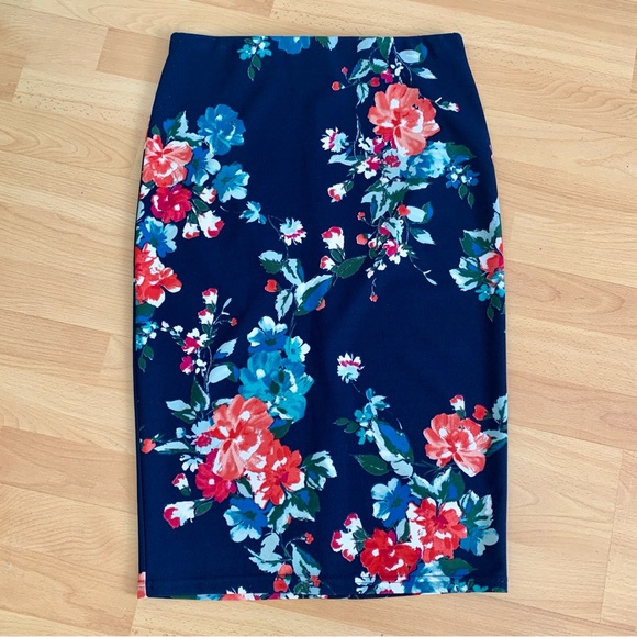 Beautiful Floral Midi Pencil Skirt Size Medium - Picture 1 of 8
